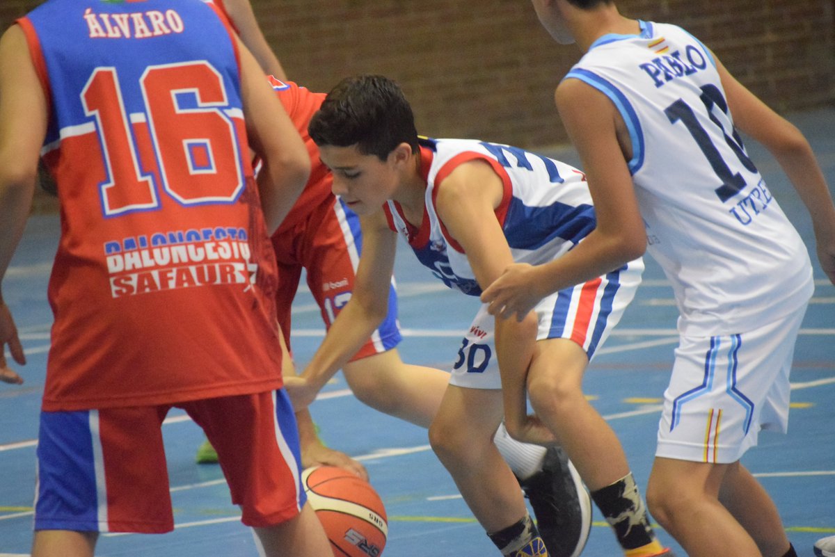 FAB Sevilla (@sevillafab) on Twitter photo 🏆#CLASMINIMAS2019⛹️♂️
📍<a href="/Arahalcomunica/">Ayuntamiento de Arahal</a>
🏟️Pabellón "Israel Rodríguez"
📆Clasificación Fase Final
🕓19:00 h Final 5º Cuarto
🏀<a href="/CBUtrera/">Club Baloncesto Utrera</a> 59🆚<a href="/CDBSafaur/">CDB SAFAUR</a> 25
📱Sigue el partido con sus📊Estadisticas en la Aplicación "AFICION FAB" 🏆#CLASMINIMAS2019⛹️♂️
📍<a href="/Arahalcomunica/">Ayuntamiento de Arahal</a>
🏟️Pabellón "Israel Rodríguez"
📆Clasificación Fase Final
🕓19:00 h Final 5º Cuarto
🏀<a href="/CBUtrera/">Club Baloncesto Utrera</a> 59🆚<a href="/CDBSafaur/">CDB SAFAUR</a> 25
📱Sigue el partido con sus📊Estadisticas en la Aplicación "AFICION FAB"