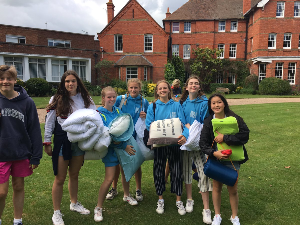 WellesleySchool's tweet image. Block 1 leave for France post CE! #activties #sunshine #friends