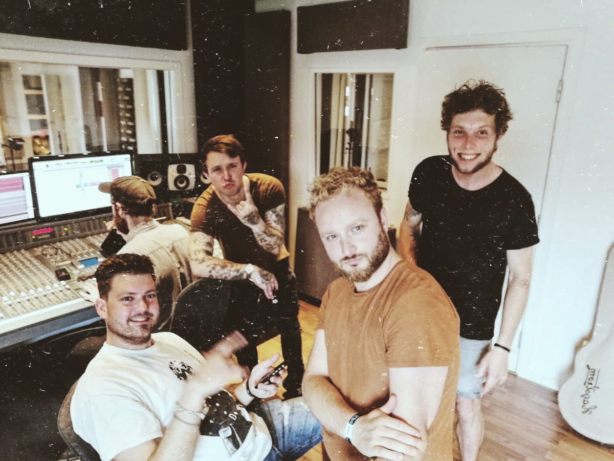 So excited to say that we're going to spend the all weekend in LAK Studios recording new songs. We're working on our next move with our long time friend and producer @mikkichristiansen !🔥

#rockband #alternative #rockmusic #s #hardrock #supportnewbands #SupportNewMusic