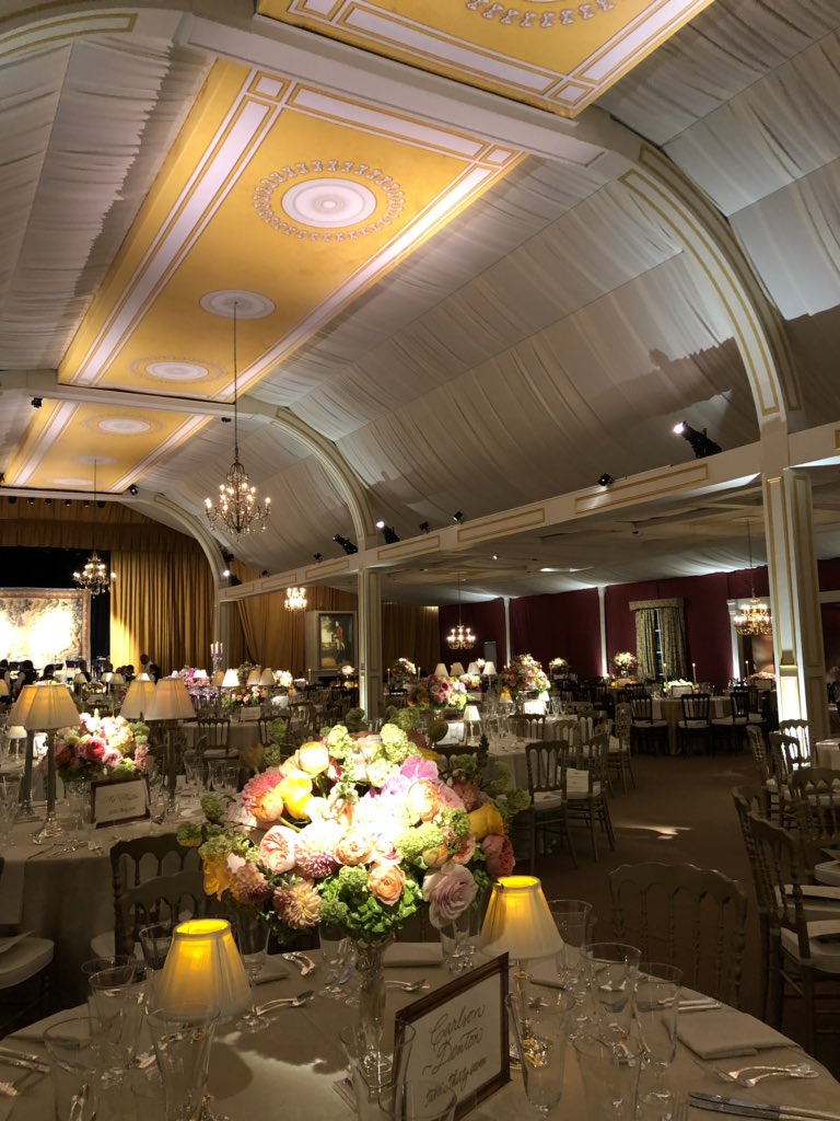 TheSwanBall's tweet photo. It begins. And what a night we expect ahead. #TheSwanBall #SwanBall2019 @ladyantebellum Benefitting @Cheekwood https://t.co/2stERK8fJj