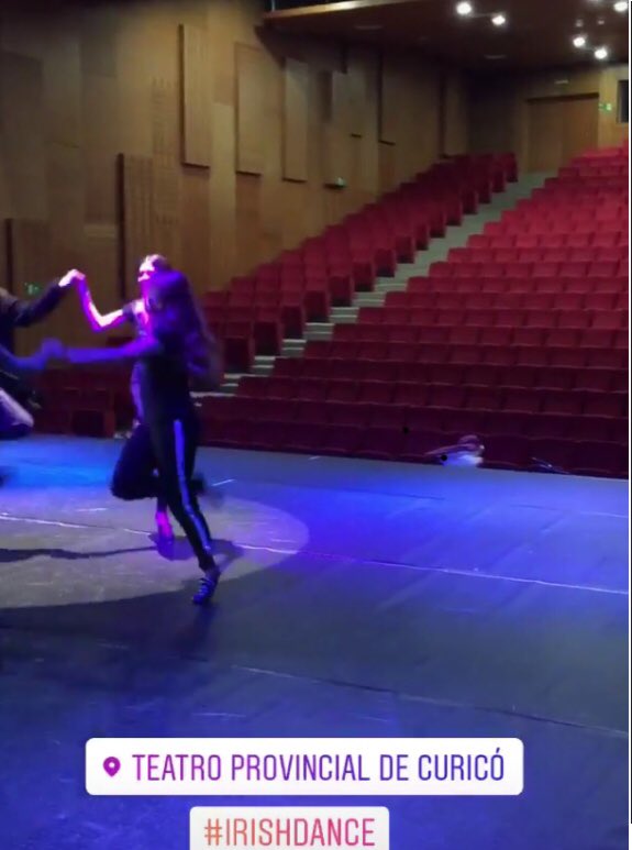 SandraClaren's tweet photo. Pronto saliendo a escenario bailando en invierno, Curicó Maule https://t.co/TKWkV7T2vl