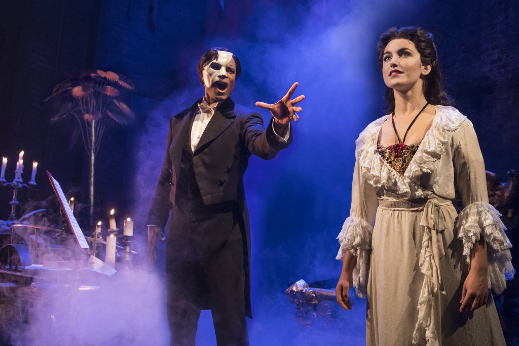 Erinsk8's tweet photo. Just posted: my review of #PhantomTour, now playing @Pantages! #PhantomLA @LADramaCC
"This production leans into a moody tone that emphasizes the cavernous backstage atmosphere of the Paris Opera House." https://t.co/6RC1Dvfcp6 https://t.co/fKw1AetJta