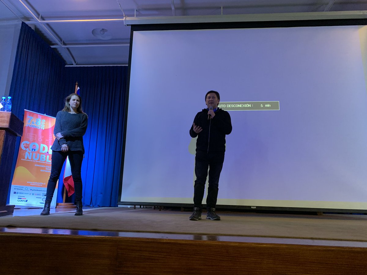 gbergel's tweet image. @irockCL haciendo el cierre de #CodeÑuble 🤘🏼🤘🏼🤘🏼