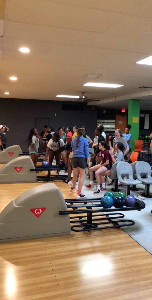 LJ_BBALL's tweet photo. Bowling Night with the squad!!!! #LJHoops #FAMILY https://t.co/ftvnd0NqSj