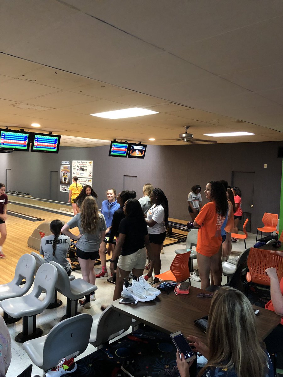 LJ_BBALL's tweet photo. Bowling Night with the squad!!!! #LJHoops #FAMILY https://t.co/ftvnd0NqSj