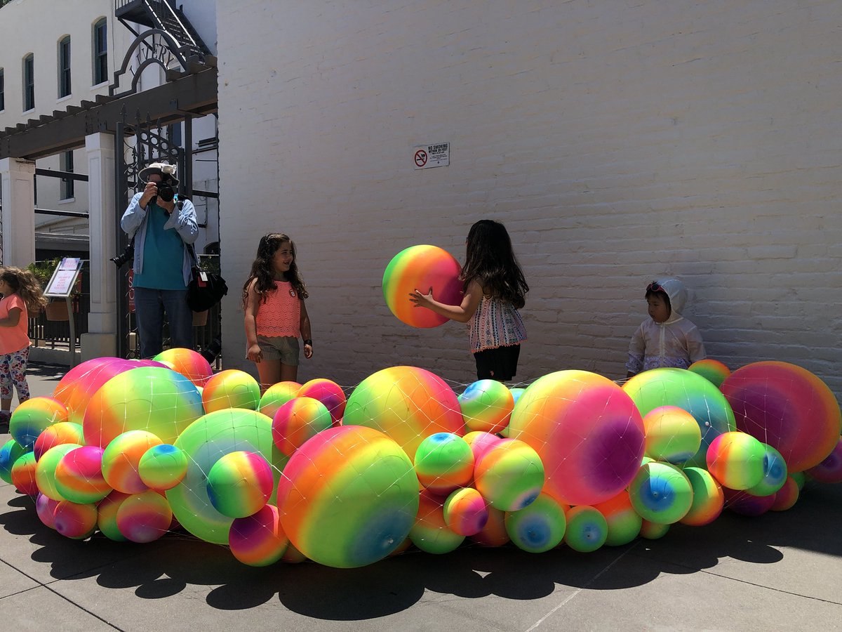 This year’s #BoldPas is going on right now🌟Installations throughput #OldPas 💫 till 8 pm. Be sure to check it out! Organized by <a href="/oldpasadena/">Old Pasadena</a> 🌟