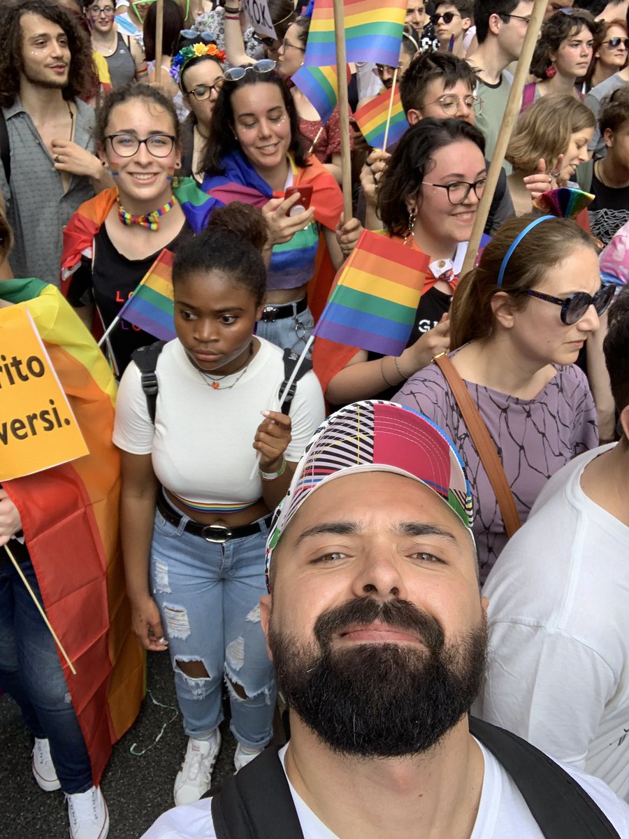 PorcoJudas's tweet photo. Ai #gaypride ci vanno solo pervertiti e uomini nudi. 
#RomaPride https://t.co/o5X6gLBERZ