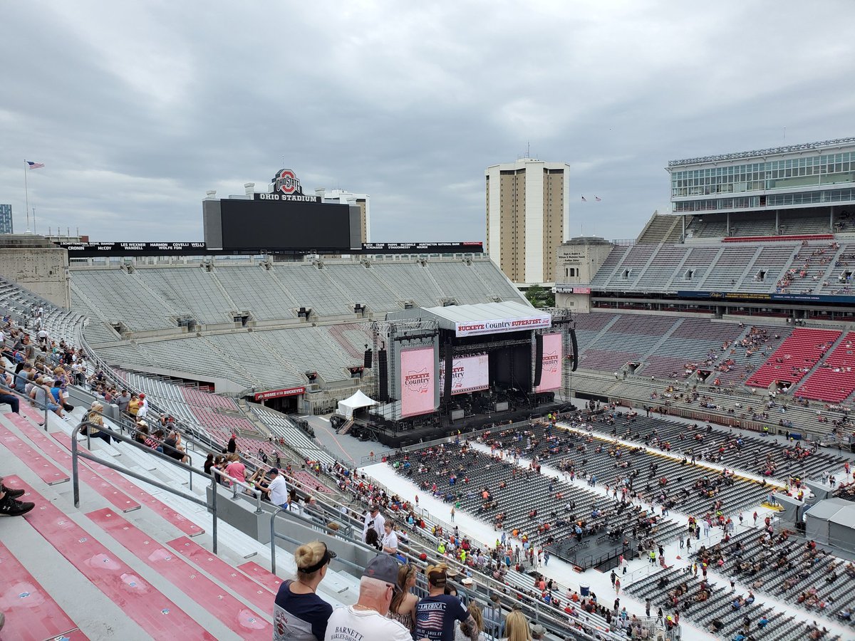 Finishing Vacation with my lovely wife at Buckeye Country Superfest.