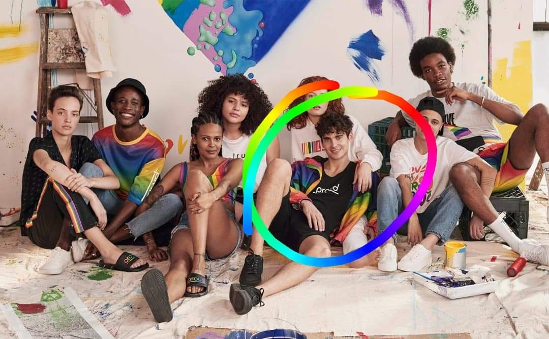 moon_was_here's tweet photo. okej więc sytuacja wygląda tak, szukam tego pana, widziany ostatnio na pride collection od h&amp;m 
im just looking for this guy 
pls send help or nudes 
#hm #HMPride #HMmodels #helpmeplease https://t.co/a72SQHNJMQ