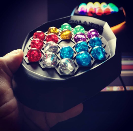 Sphere_Games's tweet photo. Here's a #Galaxies module for 1 player... There are 4 of them in the game, + a central module! And it glows in the dark :D #boardgames #tabletopgaming #bgg #桌遊 #ボードゲーム #보드게임 #jocsdetaula #jeuxdesociete #j2s #brettspiele #brädspel #bordspellen #glowinthedark https://t.co/RTA0Gi0mqA