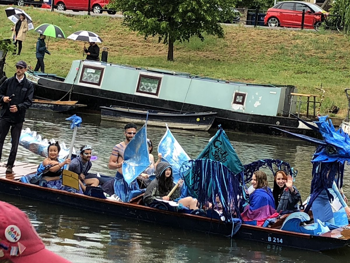 MikeTurner98's tweet photo. What’s a bit of rain at Pride? Amazing to be involved in the first ever Cambridge Pride, and to be a part of a brilliant @AngliaRuskin/@Cambridge_Uni collaboration on the student blue punt! https://t.co/7yFGnRht71
