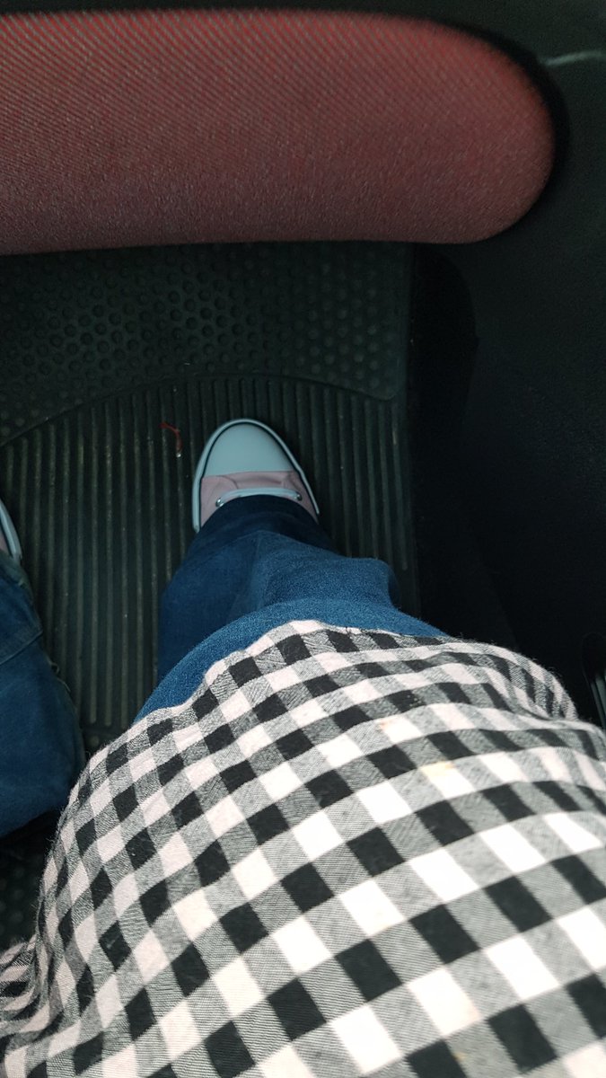 IntrovertGirl86's tweet image. Can't beat colour coordinating the colour or your shirt and trainers without realising it #unplanned #samecolour