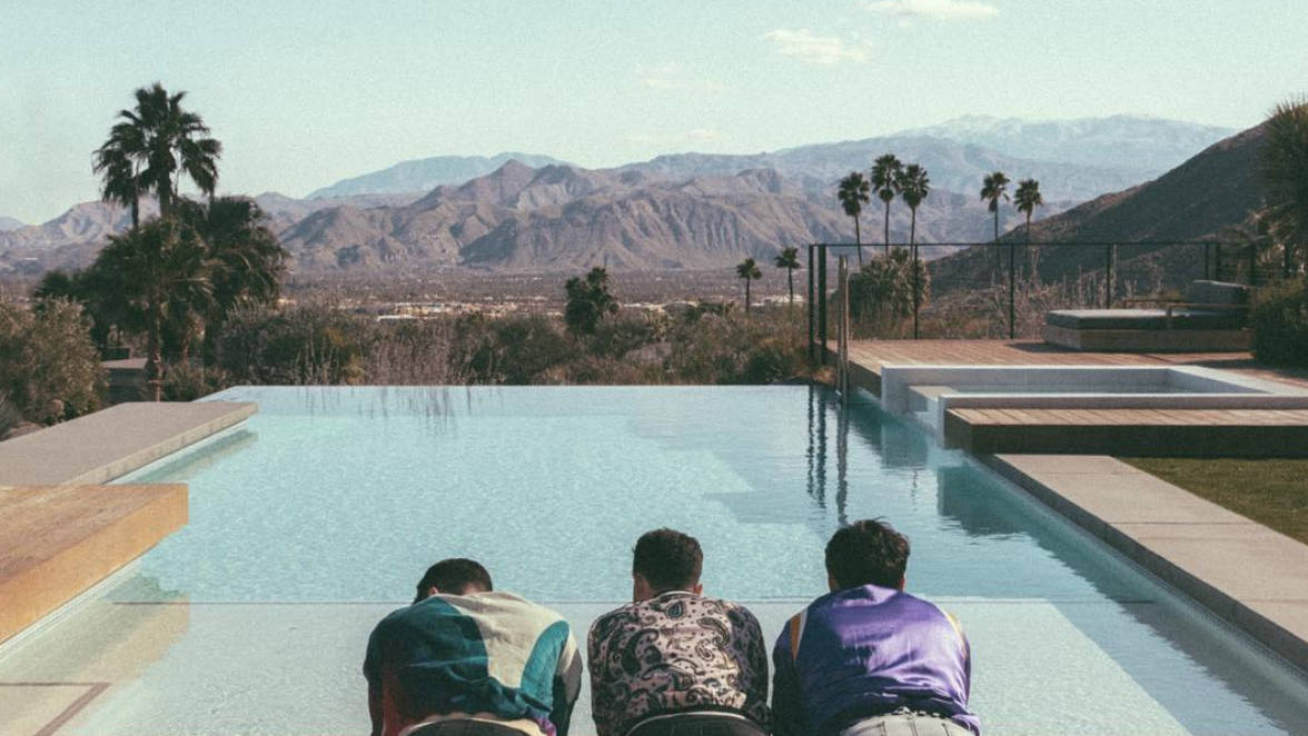 բարի վերադարձ! 
JONAS BROTHERS. Happiness Begins.
 լավ երաժշտությունը չի մեռնում, քանի դեռ կան լավ երաժիշտներ.