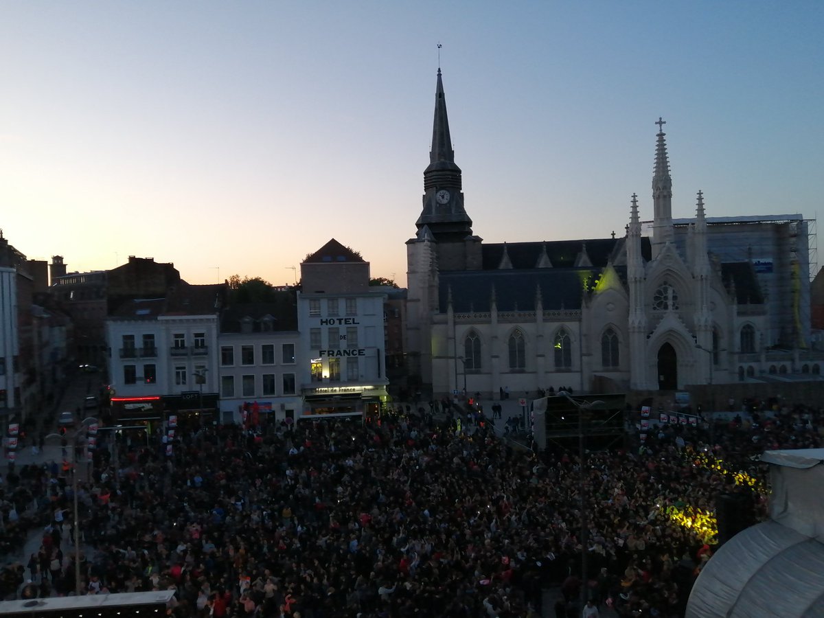 GDael's tweet image. Alors que le soleil se couche, la plupart des artistes sont passés, mais on attend encore Claudio Capéo.
#nrjmusictour #roubaix