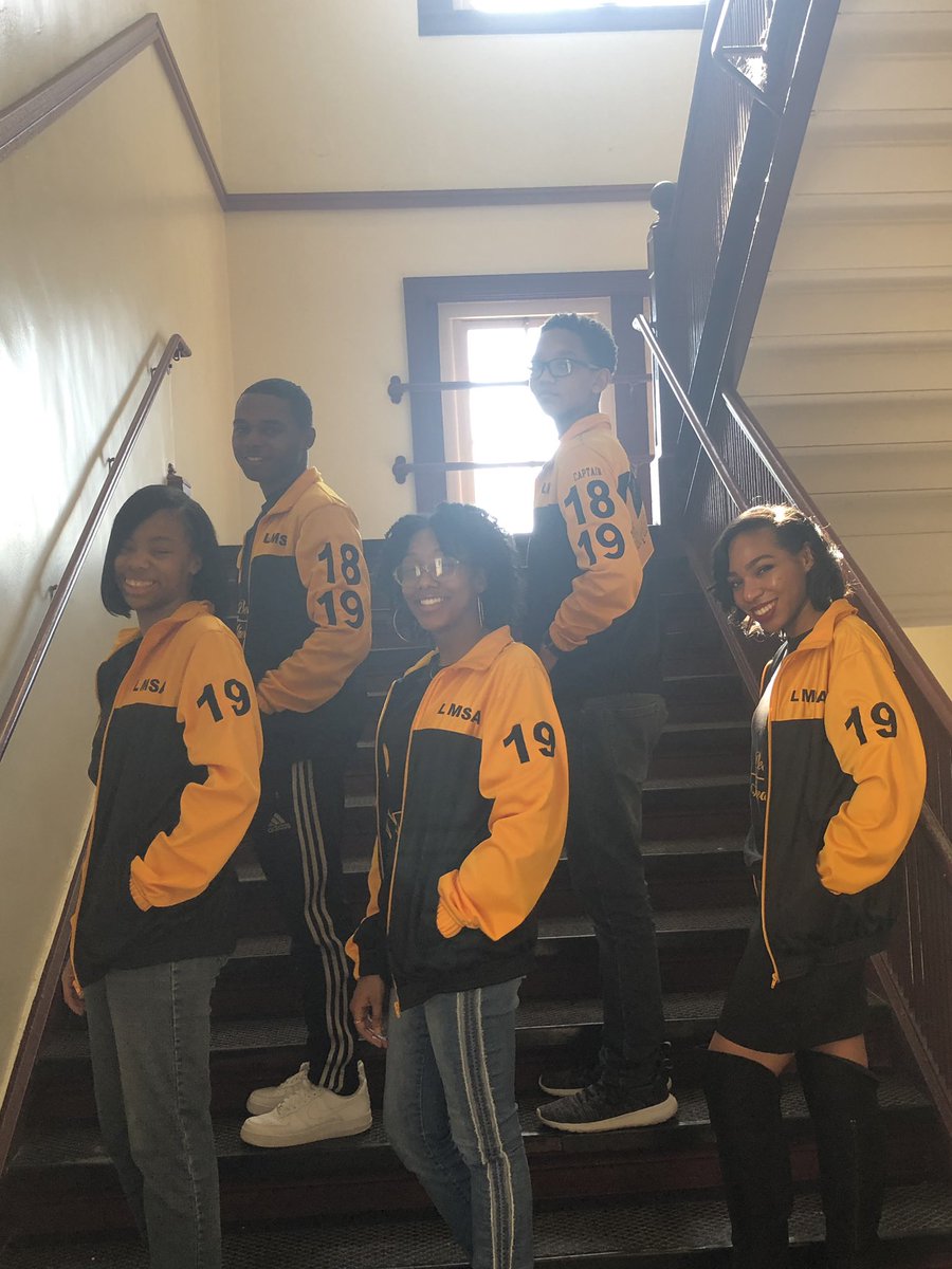 writers_bloque's tweet photo. Congrats to our graduating seniors!!!! https://t.co/znUBfA95Tz