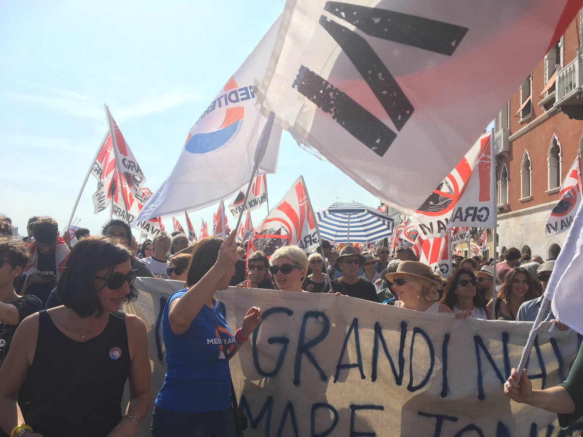 Bookliners's tweet photo. Grazie a tutti per la partecipazione!! #nograndinavi https://t.co/SrV0VLsmTb