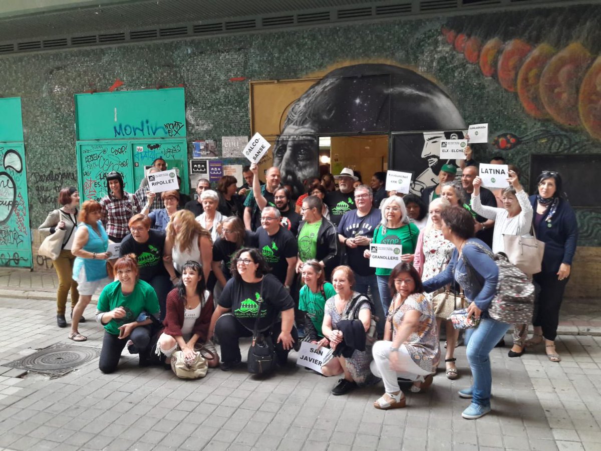 Finalizado #TallerFondosBuitre por cortesía del <a href="/grupo_fondos/">GRUPO DE TRABAJO FONDOS BUITRE</a>

También dar gracias a <a href="/csolatraba/">La Traba</a> por ceder este espacio para una causa tan justa. 

A las demás <a href="/LA_PAH/">Plataforma de Afectadas por la Hipoteca</a>'s buen viaje para todas de vuelta #SiSePuede!!!