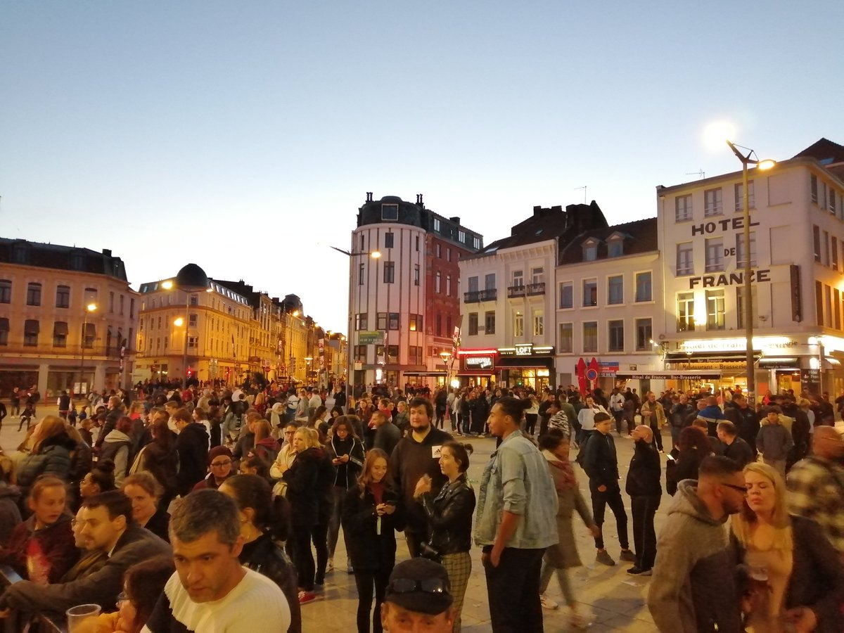 GDael's tweet image. Dans le public on réclame Amel Bent. Mais non, l'heure c'est l'heure, cette sixième édition du NRJ Music Tour à Roubaix est désormais terminée.
#nrjmusictour #roubaix