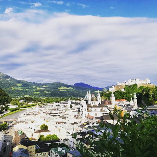 whereiskathi's tweet photo. Oh Salzburg 😍 you're so pretty 💕
#whereiskathi #whataview #whatabeautifulday #salzburg #austria #healingenergy #sunnyday #home #instatravel #travelgram #festung #festunghohensalzburg #fortress #perfectday https://t.co/gtk0NZruQr