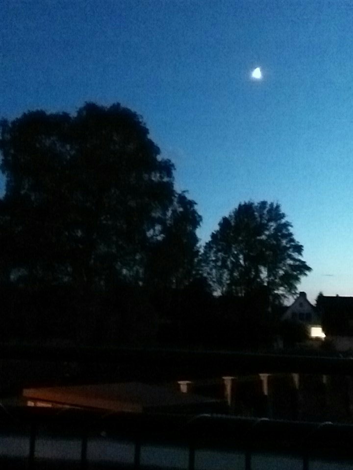 So letzte kippe vorm schlafen gehen morgen ruft die Arbeit 😑