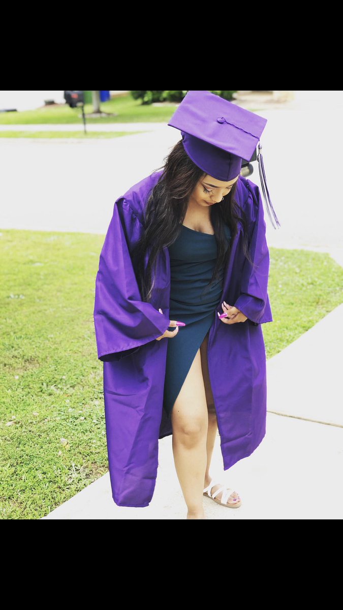 Maya_slayin19's tweet photo. So..I can officially say I did it ✅ #2k19grad ❤️❤️❤️ https://t.co/ThrgjHYQvV