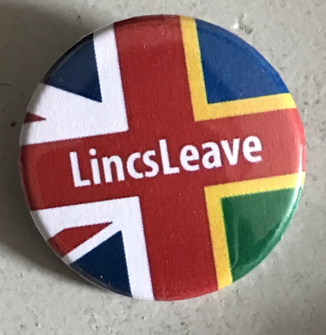LeaveLincs's tweet photo. LEAVERS OF LINCOLNSHIRE
🇬🇧🇬🇧🇬🇧🇬🇧🇬🇧🇬🇧🇬🇧🇬🇧🇬🇧🇬🇧🇬🇧🇬🇧
We’ve got some exciting merchandise for you to show off &amp; wear! 

It’s Cross Party, and will not hinder on your political allegiances. 

It must be good, as even @zatzi has one on with one of our committee members!
 DM for details! https://t.co/9NDUNqAgDD