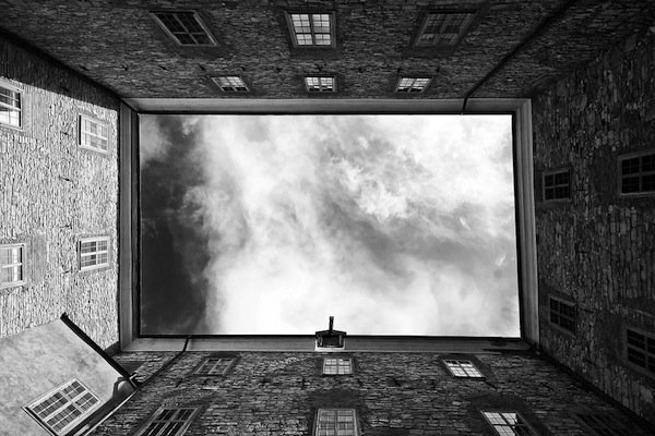 Sunshine never spread like honey over our hills. We only had gloomy skies, lost summers carlakrueger.com/2017/09/12/gir…