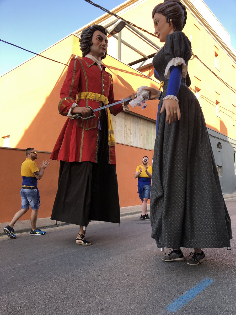 Grillats_canya's tweet photo. #cercavila a #Llagostera acompanyant als #gegants de #SantHilariSacalm . Encantats d’haver compartit una estona amb vosaltres! #gralla #timbal #músicatradicional https://t.co/wiUS7wBTlk