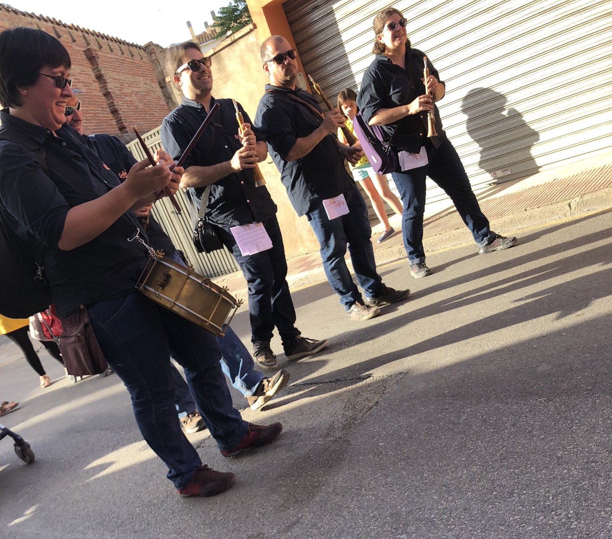 #cercavila a #Llagostera acompanyant als #gegants de #SantHilariSacalm . Encantats d’haver compartit una estona amb vosaltres! #gralla #timbal #músicatradicional