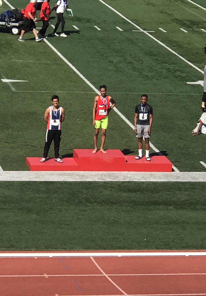 mrs_lmorrison's tweet photo. 3 days, 2 gold medals, and 1 OFSSA record in the 400 m for @StElizabeth2013’s Christopher Morales-Williams. What an amazing finish to a fantastic track season!! #proudCoach #GoPanthers #worththedrivetoGuelph https://t.co/WQqUeAHiyA