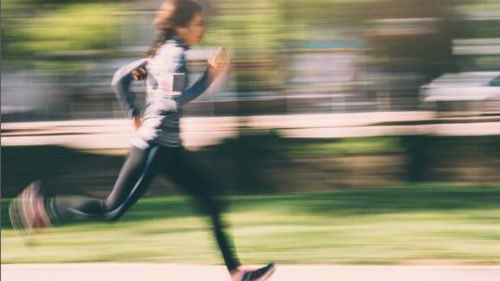 Бег в стиле слоу моушен. Найк реклама усейн болт. Run motion. Run motion. Девушка бежит.