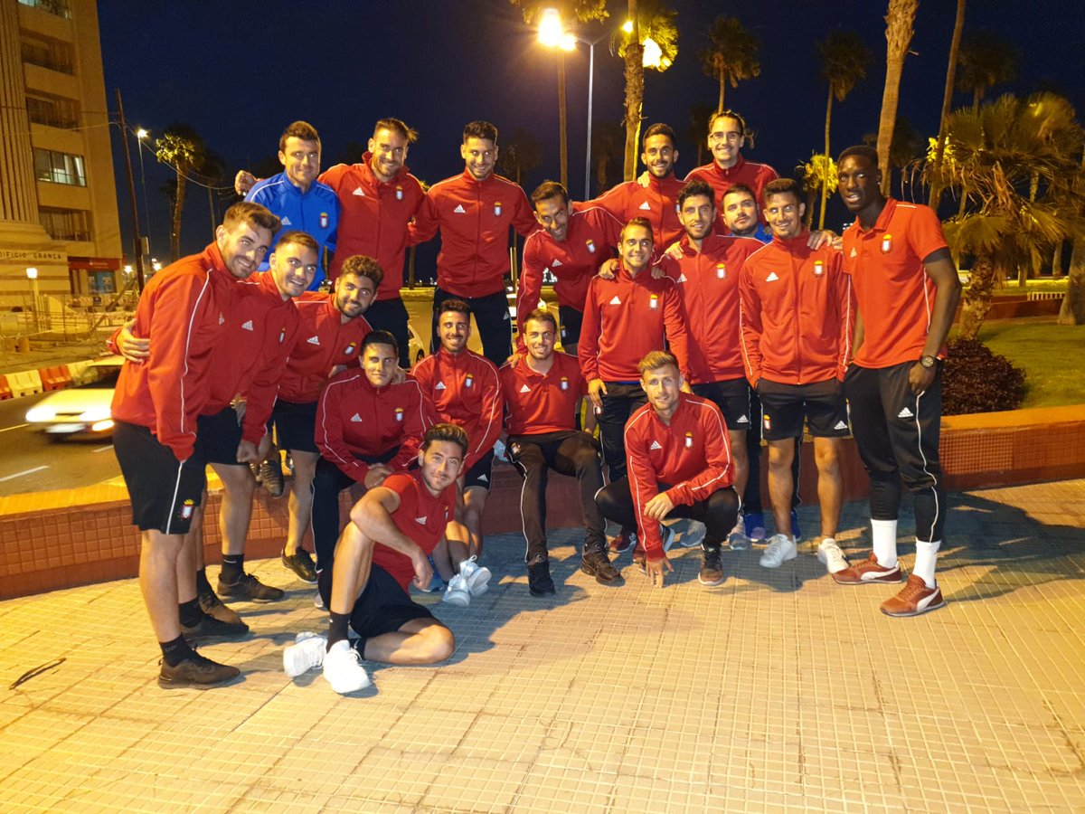Ya en Las Palmas...PREPARADOS para el partido de mañana ante el @cfunionviera !!

#GOLorca 💪🏻
#FuerzaGarrayCorazón 
🔵⚪️🔵⚪️