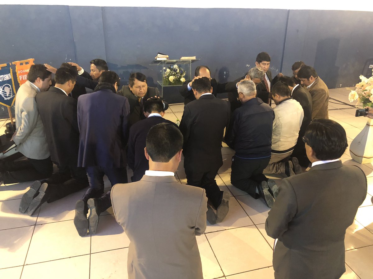 YudyVilladeRome's tweet photo. “La iglesia requiere de obreros fieles, que apacienten la grey” Hermosa ceremonia de ordenación de Ancianos de Iglesia en el #EncuentroDeAncianosYEsposas en Huancayo @AdventistasMAC #Conecta2 @AdventistasUPS @EnzoChavez https://t.co/tOzV6yW0jn