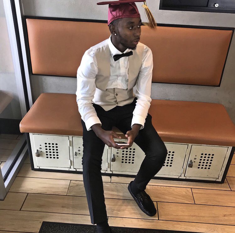 uralsothurl's tweet photo. graduated in style🍻 https://t.co/UzamAXBWVM