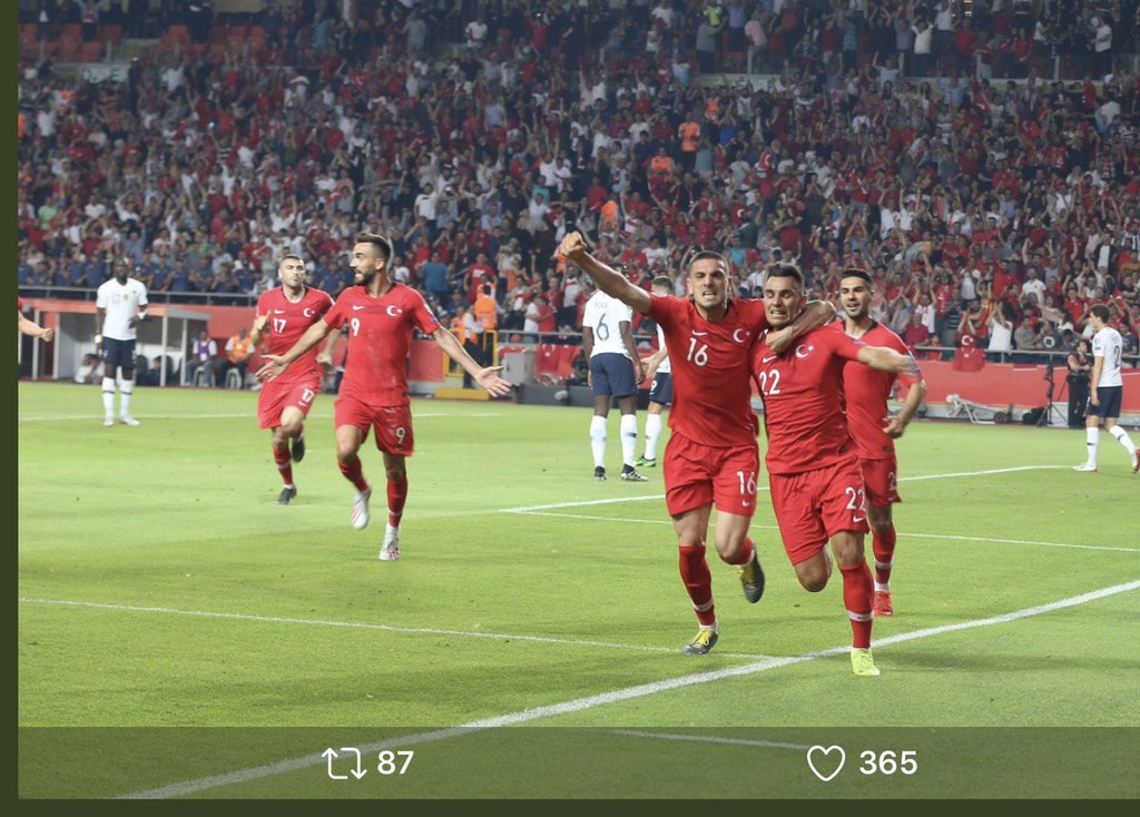 турция истамбул. два turkiye. сборная по футболу турции 2011.