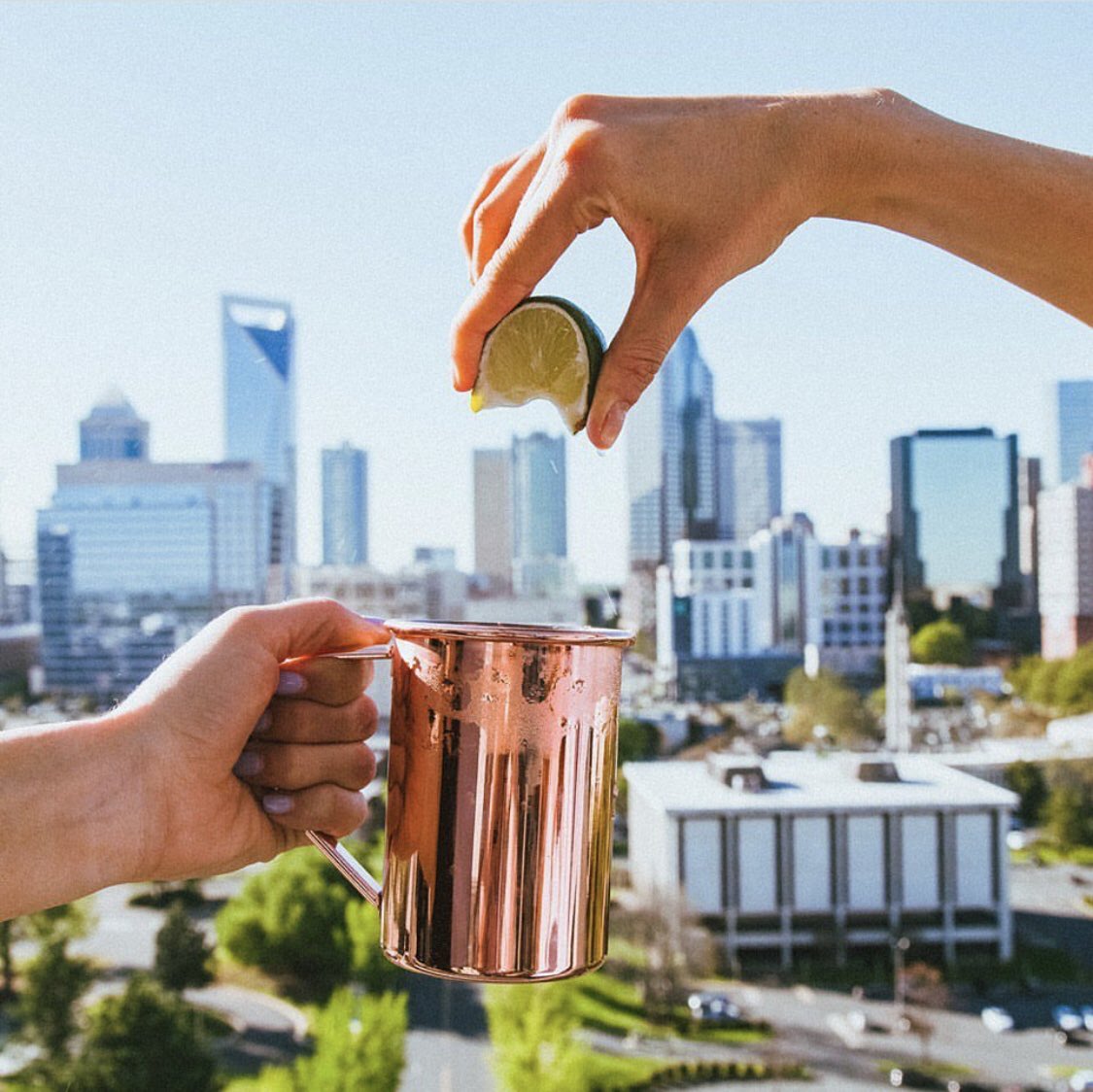 Mack_ontherocks's tweet photo. I’m not sure which view is better, but I think I’ll have to judge for myself tonight!
• • •
#DiageoRep #Smirnoff #MoscowMule #Views #Charlotte #CltDrinks #Cocktails #IGOfTheDay 📸: @citylightsrooftop https://t.co/W9yc0ffAPf