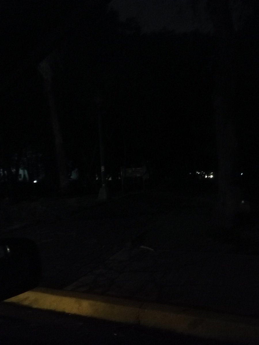 @Alcaldia_Coy  @manuelnegrete22 Ni una semana duró con luz el parque Salvador Allende en Los Girasoles, después de que el #SabadoComunitario 1o. de junio 'arreglaron' las luminarias. Y ahora hasta cuando seguirá sin luz?