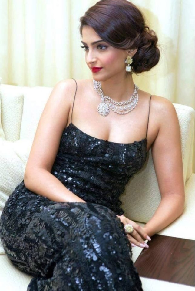  Happy Birthday Sonam Kapoor : Indian film actress, born on 9 June 1985 
