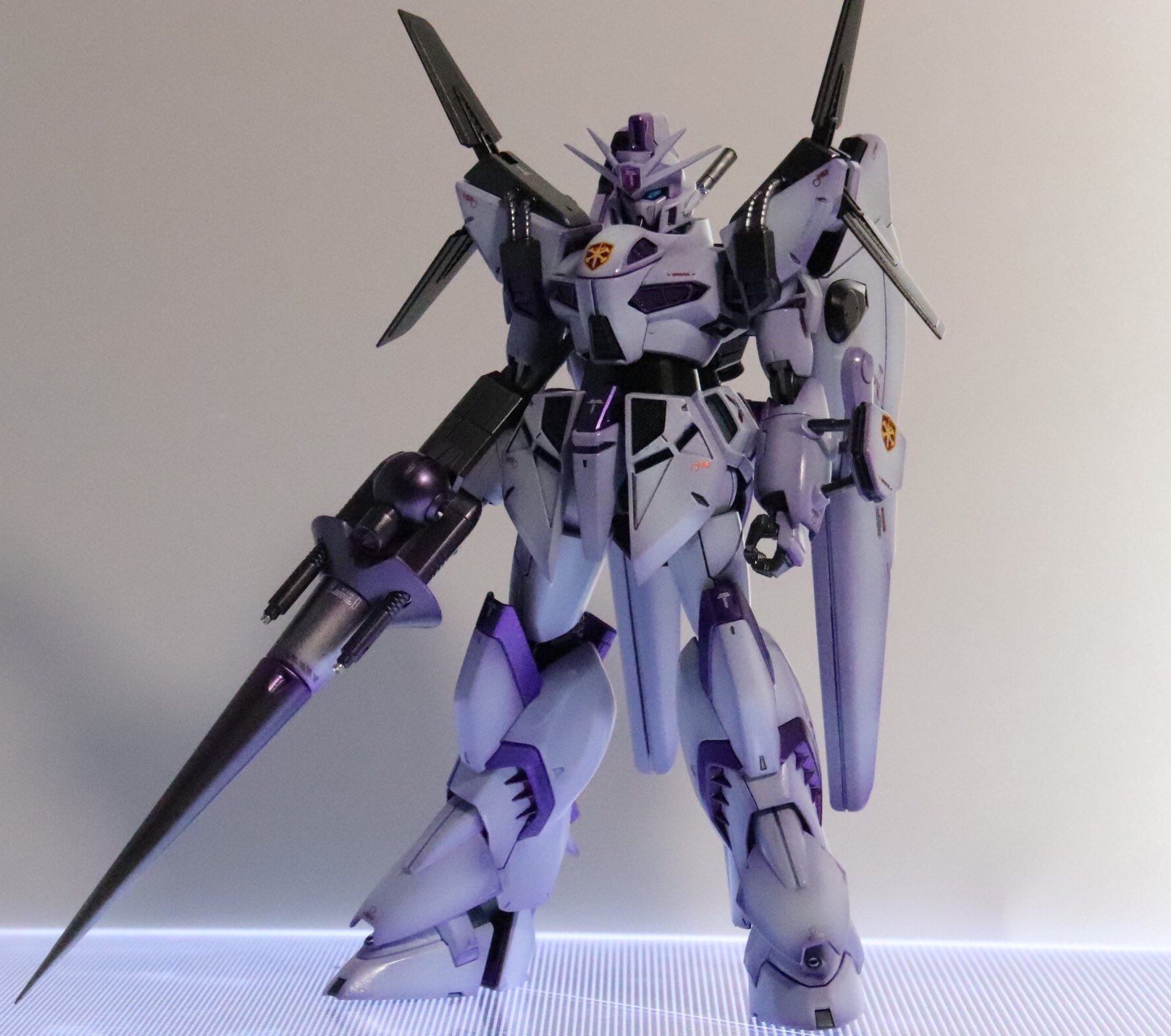 あぬびすん ビギナ ギナ 完成しました F91の戦闘データから作られたという事なので 絶対ザビーネが絡んでると思い マザーバンガードに 搭載予定だったベラ機という設定で 本来のビギナ ギナのカラーに寄せました ガンプラ クロスボーン ビギナ