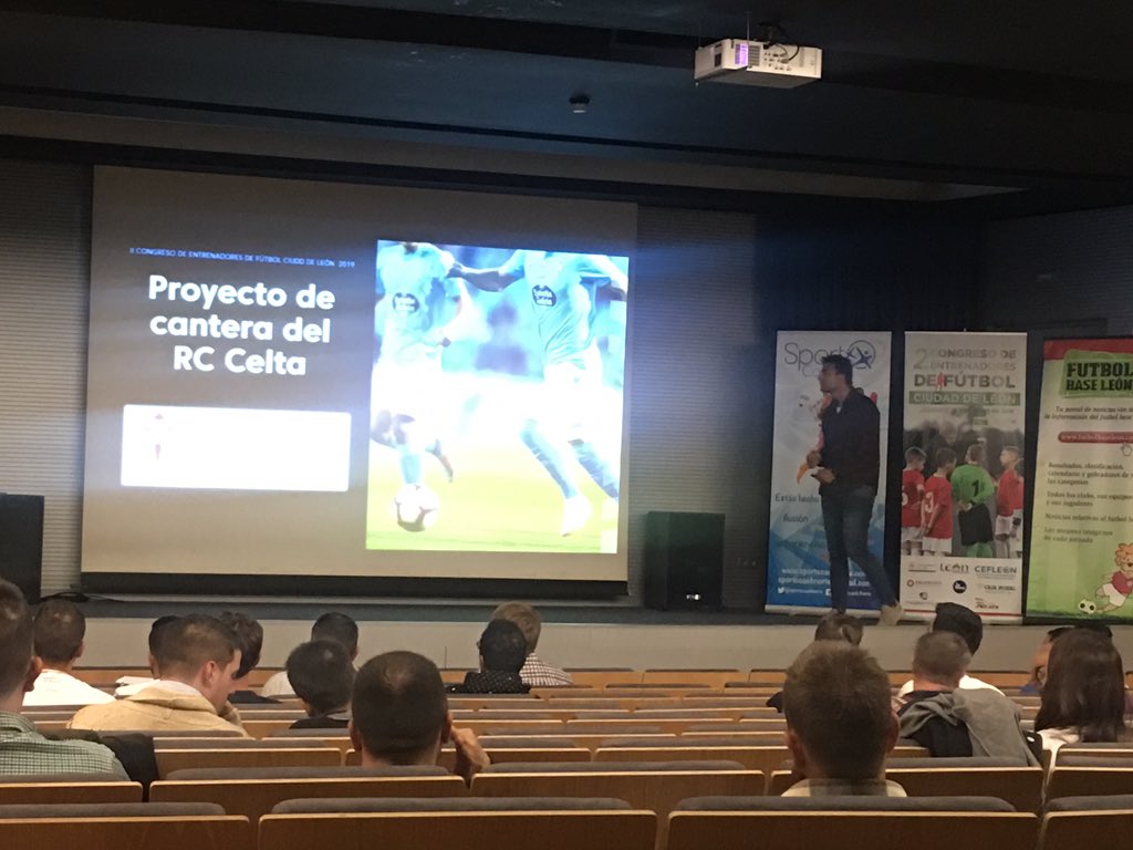husaju7's tweet photo. Ya en casa saborenando el intenso Congreso q hemos vivido y disfrutado  en #León de la mano de grandísimos ponentes. Muy buena organización y disposición  @roberlavirgen. Volveremos a repetir el año q viene @CEF_Leon_ ⚽️. Gracias  👏👏🔝@moneyballfutbol @DiegoCaneda 🙌 https://t.co/eDpDunjFvj