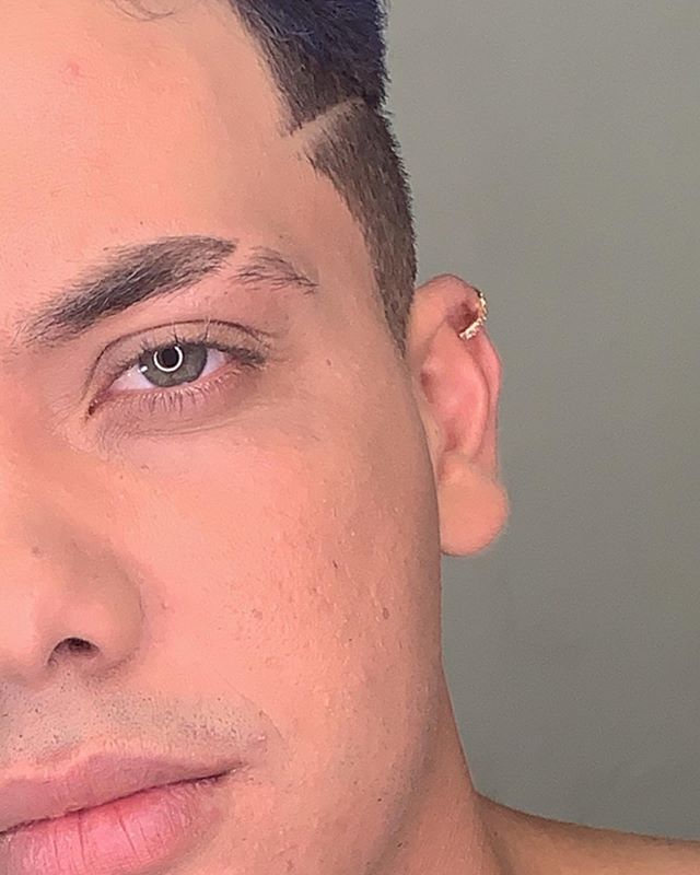 WesleySafadao's tweet photo. “Se o grave bater já era, Se o beijo encaixar Sou Dela....” Quem aí já conferiu o meu novo clipe “Desencana” com @mckekel_ ? https://t.co/3x53sHXx1G