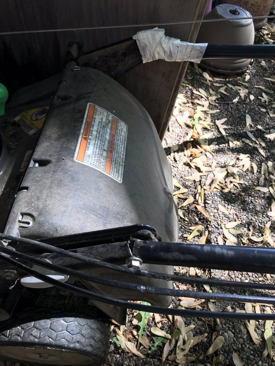 johnnystew63's tweet photo. On my 2nd @honda lawn mower. Not sure if I will buy a 3rd if they don’t come through and take care of this broken handle for me. Definitely a manufacturing defect. Broke where hole drilled through for mounting on both sides. Only used to mow my little lawn. https://t.co/ARrlWNF8Ey