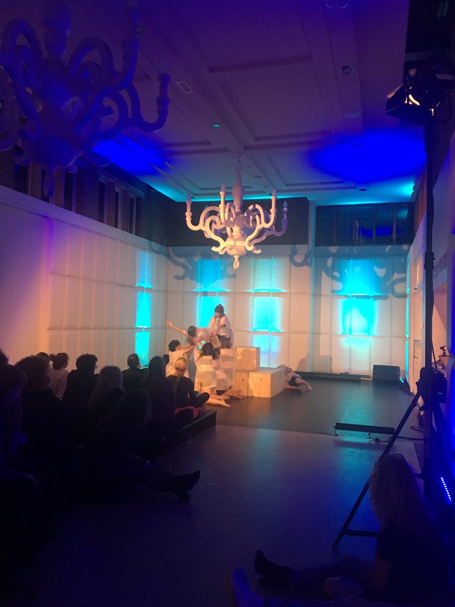 Dans in een volle Bruinszaal van het Academiegebouw van <a href="/univgroningen/">University of Groningen</a> tijdens <a href="/denacht/">De Nacht van K&W</a>