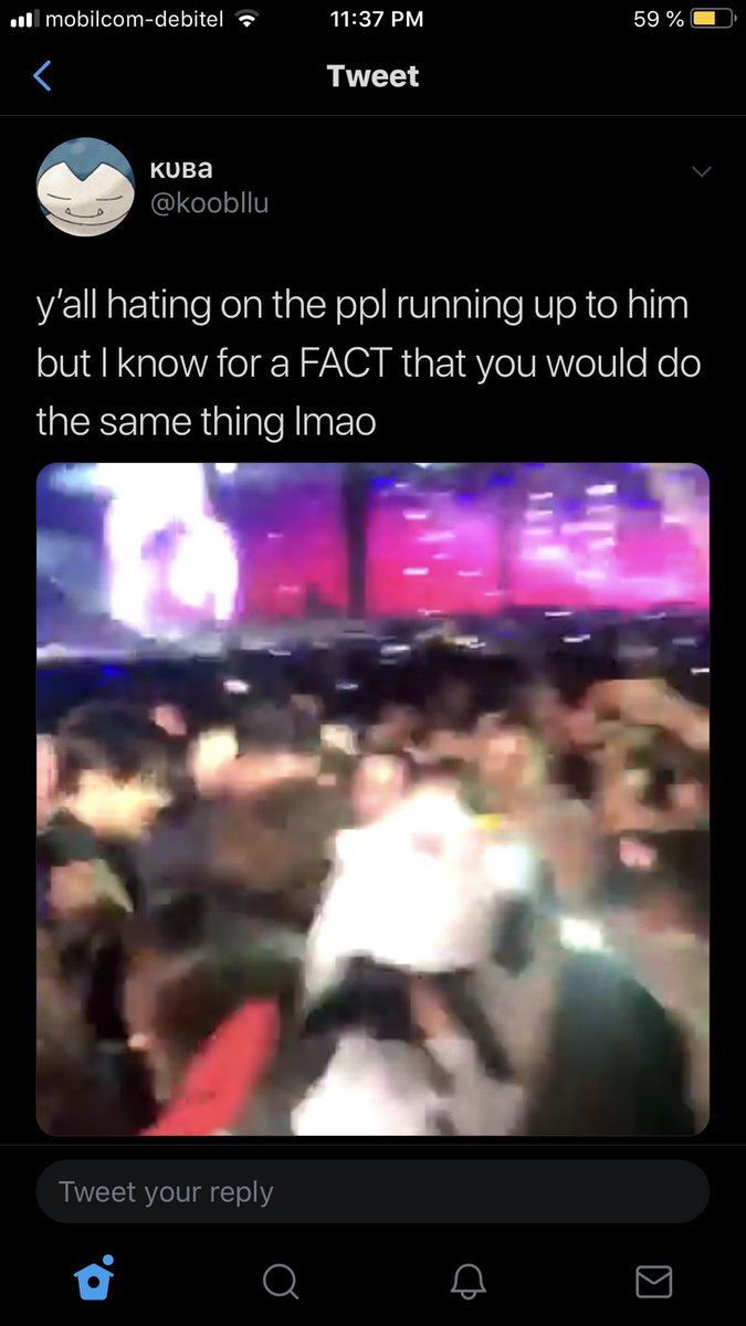 beaniebbyblues's tweet photo. Rt if you wouldn’t mob any of the members if they were in front of you because you respect people’s personal space https://t.co/E7Crv1ZOsQ