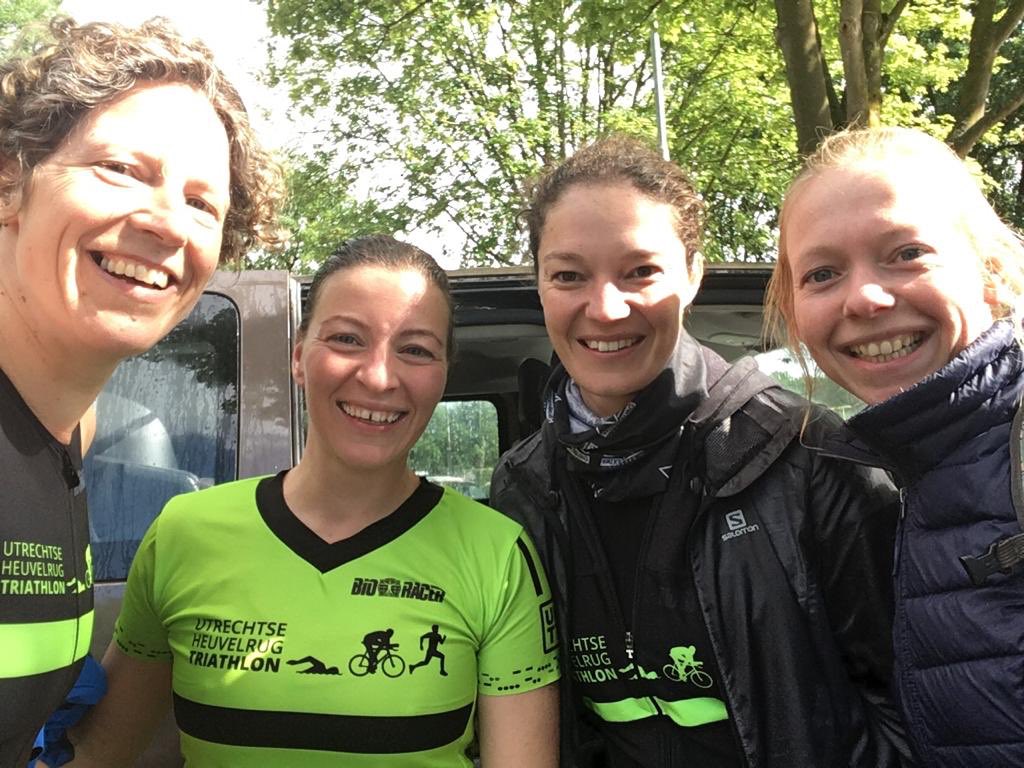 UtrHeuvelrugTri's tweet photo. Zon onder, de wind is gaan liggen, de badmutsen zijn bijna droog. #UHTT teams @Stadstriathlon 3x middenmoot vandaag:

14e in 4eDiv H

15e in 2eDiv D

16e in 2eDiv H

Prachtig met 50% @Teamcompetities debutanten en 25% #triathlon debutanten (!). Ze hebben genoten 😊 —> https://t.co/y2qFoT5MNH