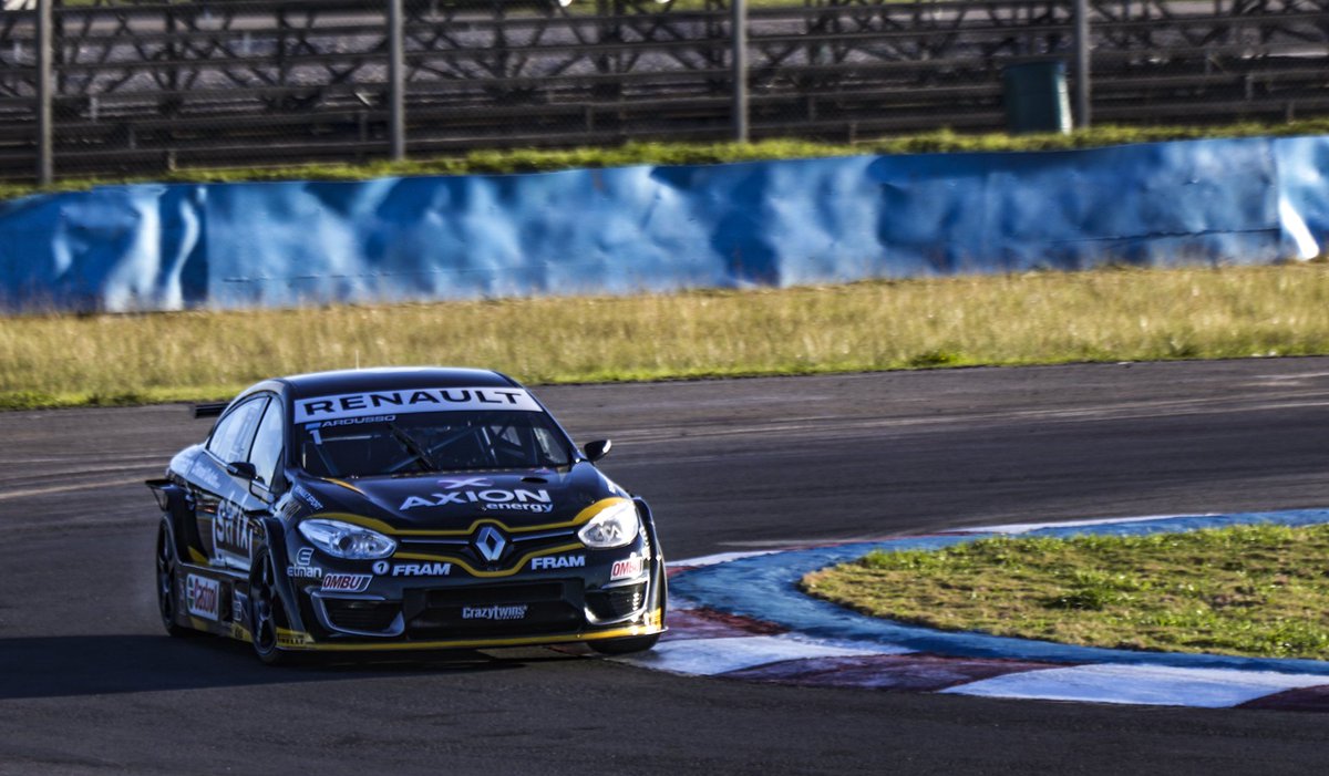 FacundoArdusso's tweet photo. Felicidad plena por esta nueva Pole! 😀👊🏻 La disfruté muchísimo por la entrega de todo mi equipo! Vamos por más mañana!!!👍🏻 https://t.co/lnNoCPpPjv
