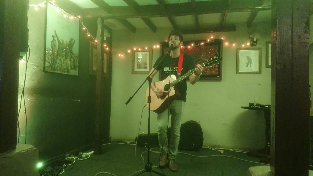 PerformersPints's tweet photo. Last up and Headlining tonight for @PerformersPints @RisingSunPotton is @danbondmusic with his awesome originals and covers, a great way to end the night https://t.co/andibP0Dht