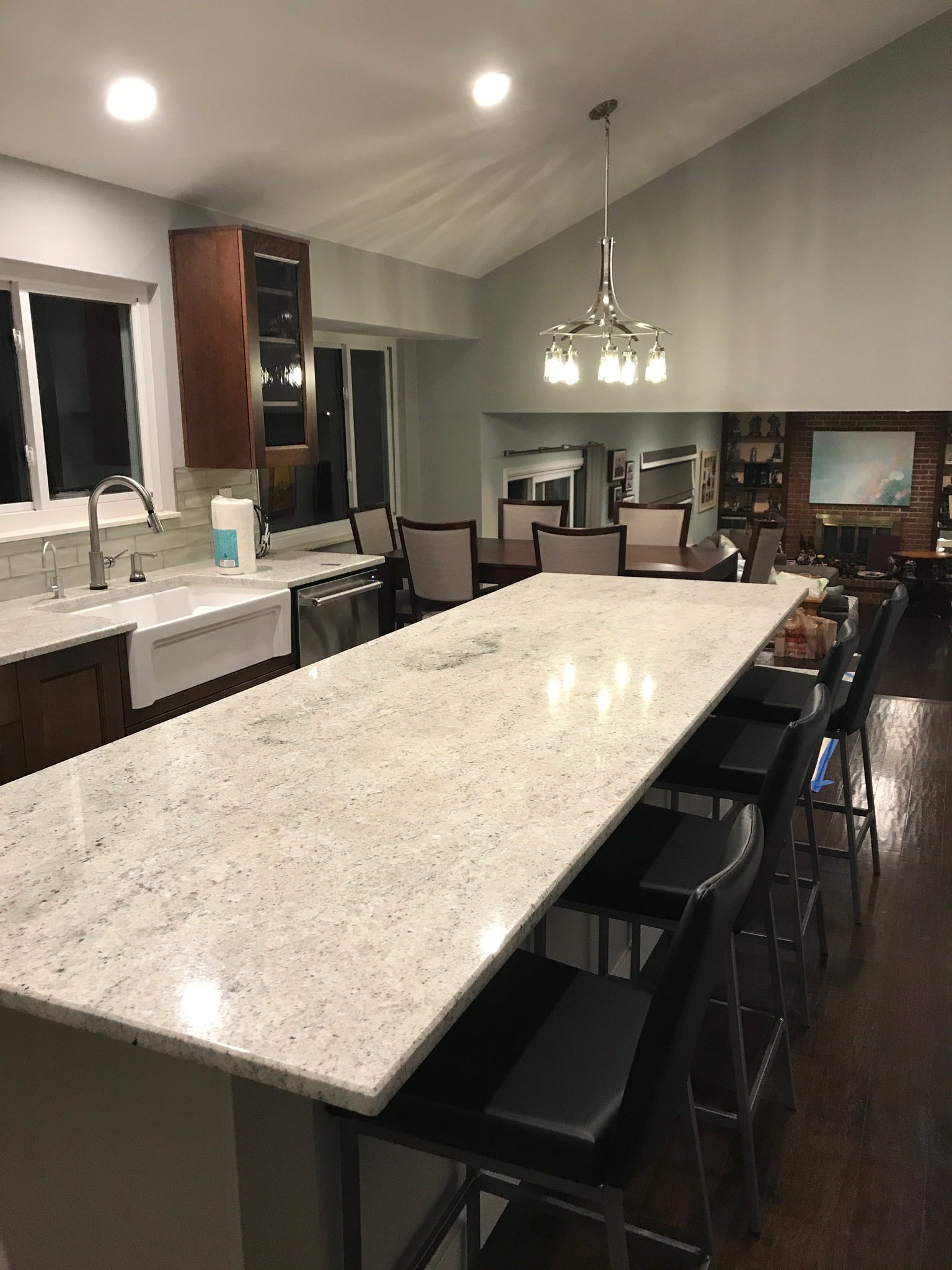 Arizona Tile On Twitter One Of Denvers Recent Movingmakeover Clients Just Finished Their Kitchen Featuring Colonial White Granite Paired With Our Dunes Ivory Wave For The Back Splash
