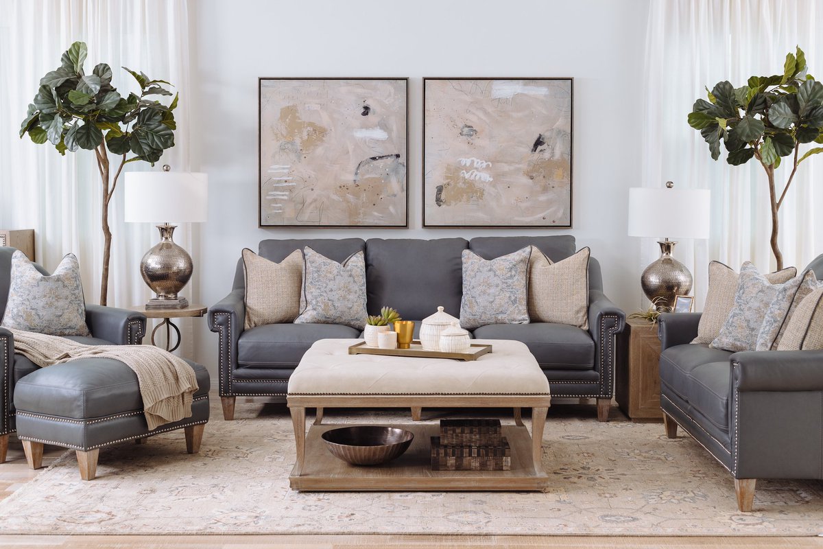 Mathis_Home's tweet photo. This blue/gray leather has us mesmerized! ✨Is it blue or gray? Tell us in the comment. 👇  https://t.co/Yx2sZbgktP

#YourStyleYourPrice #MathisStyle #Diningroom https://t.co/GQnzdRcERT