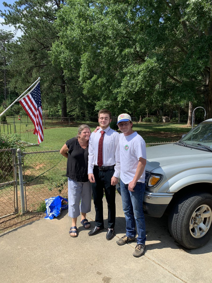 Duraseth's tweet image. it says something when you can graduate high school but have to ask your older brothee to tie your tie none the less proud of you